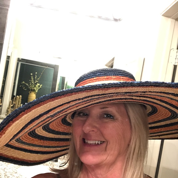 Meet your Posher, Karen - Picture 1 of 1